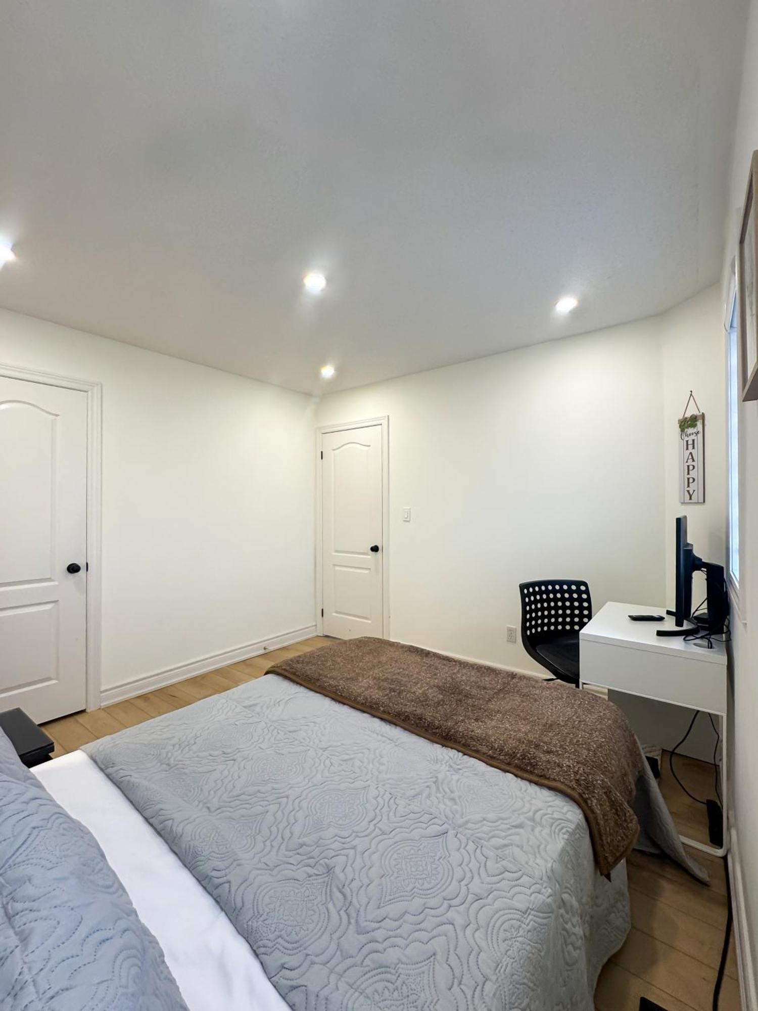 The Khan Villa Whitby Room photo